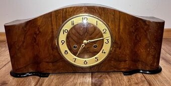 Staré stolní hodiny – dřevěná skříň, původní vzhled