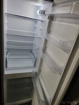 stříbrnošedá lednice 170cm, 3šuplíkový mrazák