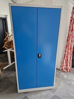 Plechová policová skříň