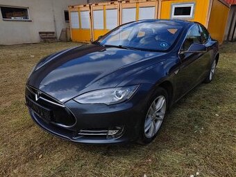 Tesla Model S 85d free charging panorama