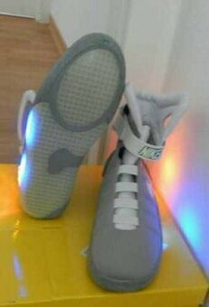 Nike Air Mag back to the future EU 46 US 12 UK 11 glow in th