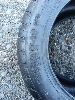 Pneu 225/40-10 - 1