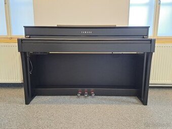 Digitální piano Yamaha CLP-645 B
