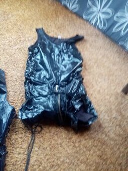 Latexové oblečení pro muže nebo ženy