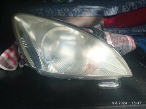 Mitsubishi Lancer VII r.v. 2005. Světlo přední pravé