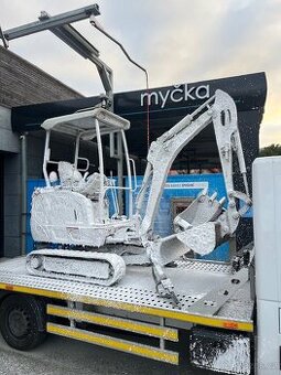 půjčení minibagru Takeuchi o váze 1,8t (díky tomu vykope) - 1