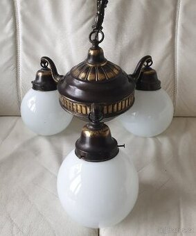 Starožitný lustr art na řetězu 3 bílé koule