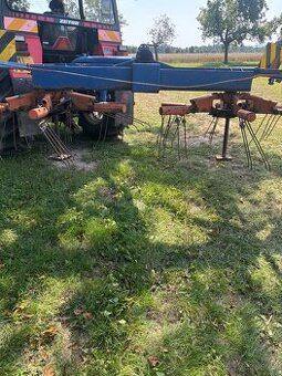 Shrnovač/nahrabovač sena rozmital