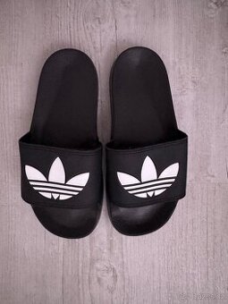 Pantofle adidas Originals 39 Nové