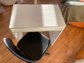 Psací stůl a otočná židle