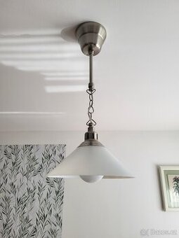 Elegantní lustr