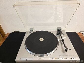 AKAI AP-Q310 plně automatický gramofon QUARTZ LOCK