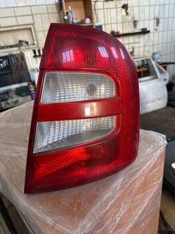 Škoda Fabia 1 zadní světlo strana spolujezdec