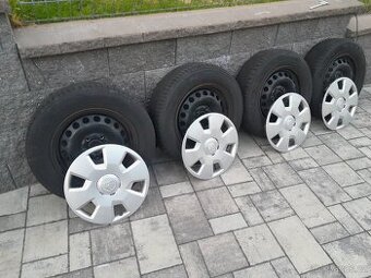 Prodám plechové kola rozteč 5x112 s letními pneu.