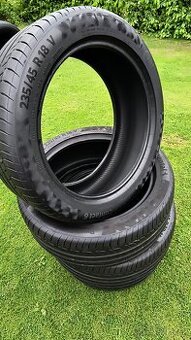 4KS letní pneu 235/45 R18 Continental