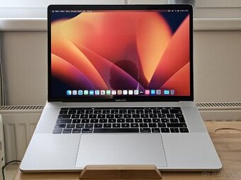 Apple MacBook Pro 15" (2017) Touch Bar Silver