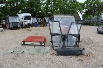 Zetor crystal 8145 kabina rám střecha dveře panel okna
