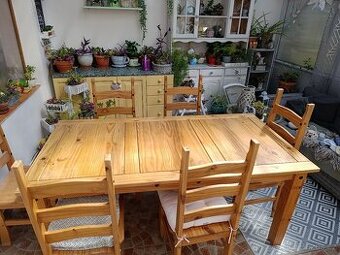 Jídelní set, stůl+ židle z masivního dřeva.