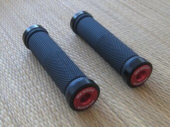 Nové gripy s objímkami MEROCA Competition Lock-On Grips