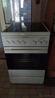Sklokeramický sporák Electrolux s elektrickou troubou