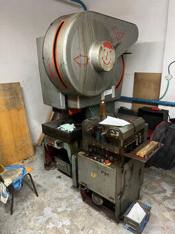 excentrický lis LEN 40 C, LEN 25 C a LEN 10 C