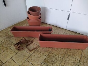 Samozavlažovací truhlíky + květináče