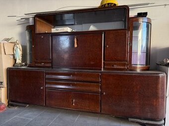 velký starožitný příborník