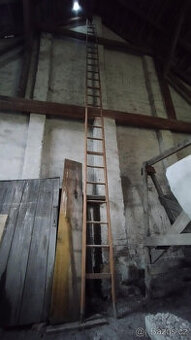Masivní dřevěný žebřík - 8m