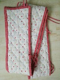 Mantinel do postýlky IKEA.