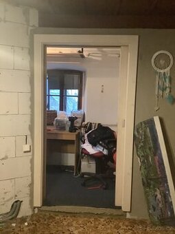 Nádherné masivní posuvné dveře