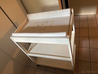 Přebalovací pult s podložkou