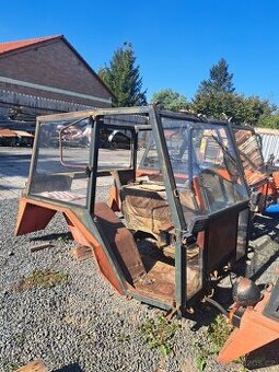 Zetor uřI ram brněnské kabiny s blatniky