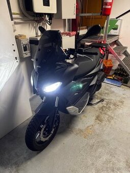 Aprilia SR GT 125 Black – perfektní stav, TOP skútr do města