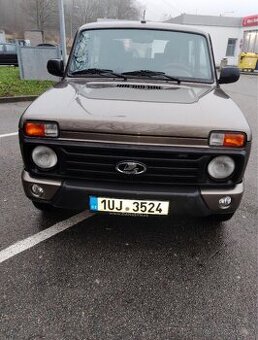 Lada niva urban black