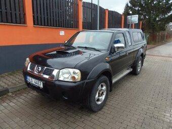Nissan Navara 2.5 TD 4x4 dlouhá korba NOVÁ STK