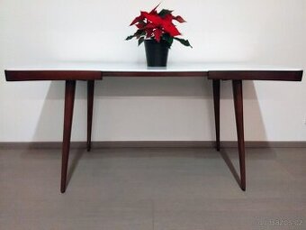 Konferenční stolek Jiroutek