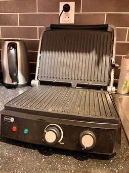 🔥 Kontaktní gril – plně funkční, dobrý stav