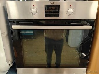 Vestavná trouba AEG