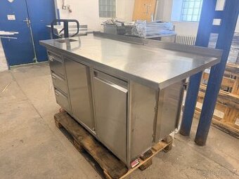 Nerezový pracovní stůl pod kávovar / bar – s odklepávačem, z