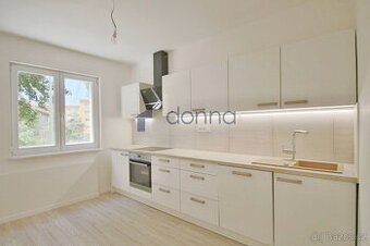 Pronájem bytu 2+1, 73m2, ul. Dubečská, Praha 10 - Strašnice,