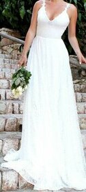 Krásné, NOVÉ krajkové svatební šaty s hlubokým výstřihem - 1