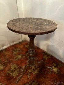 Starý dřevěný stolek - 1