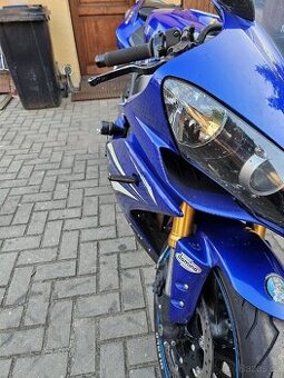 Yamaha YZF R1