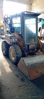 Smykový nakladač UNC 060 3,3 t