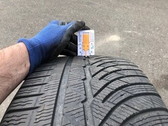 225/55 R18