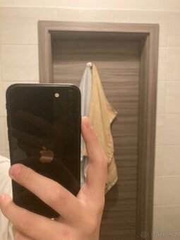 iPhone se 2020 top stav - 1