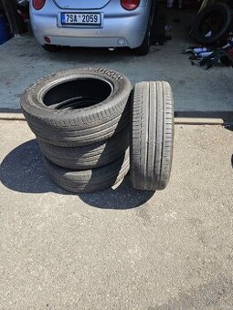 Pneu 235/60 R18