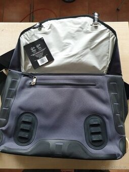 NOVÁ nepromokavá taška SEAL-LINE URBAN SHOULDER BAG
