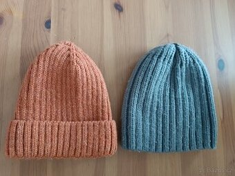 2x zimní čepice