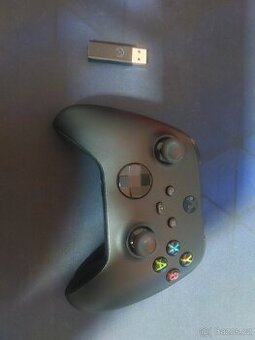 Xbox Wireless controller + Wireless adaptér